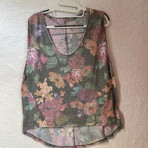 We The Free Free People High-Low Gardenia Floral Print Scoop Neck Tee Size Small